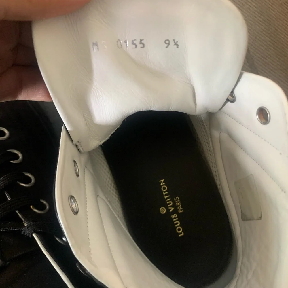 Louie Vuitton sneakers size 9.5 - Picture 10 of 10